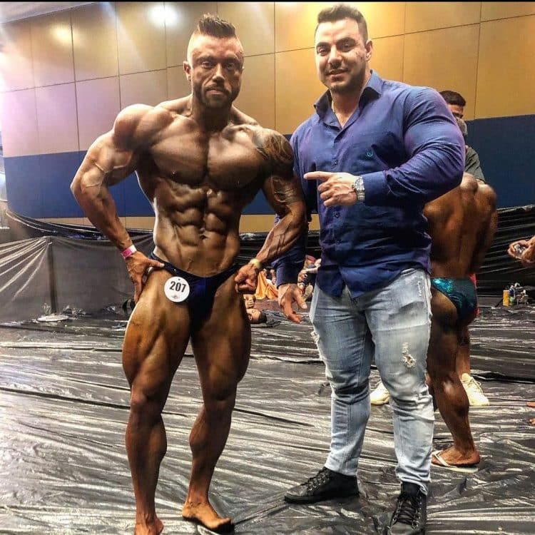 Cristhian Annes, a celebrated Brazilian bodybuilder, tragically passed away at 34 while awaiting a kidney transplant.