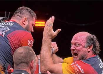 Devon Larratt Crushes Vitaly Laletin In Right-Hand Arm Wrestling Match at East vs West 23